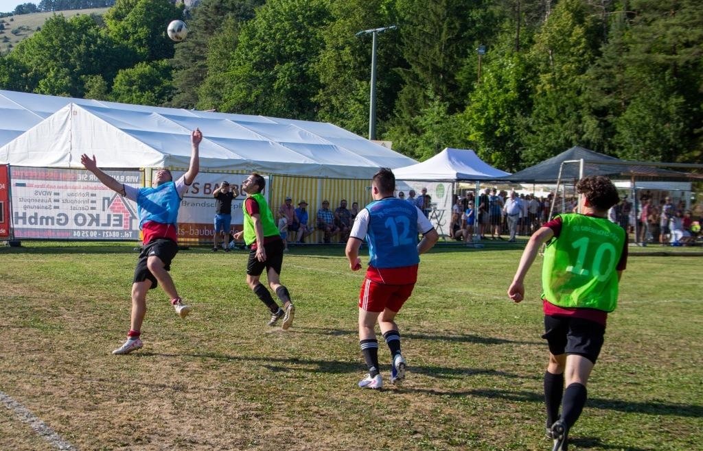 Hart umgekämpft war jeder Ball zwischen Oberdorf und Unterdorf beim Gauditurnier. - Foto: Manfred Völkl